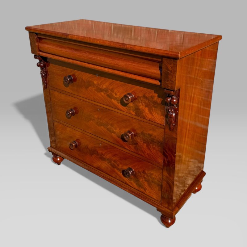 Antique Scottish Victorian Flame Mahogany Chest of Drawers with Wooden Handles - Image 3